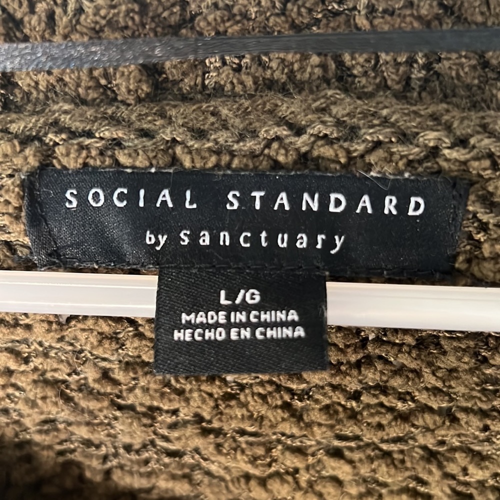 Large Textured Sweater - Picture 2 of 3